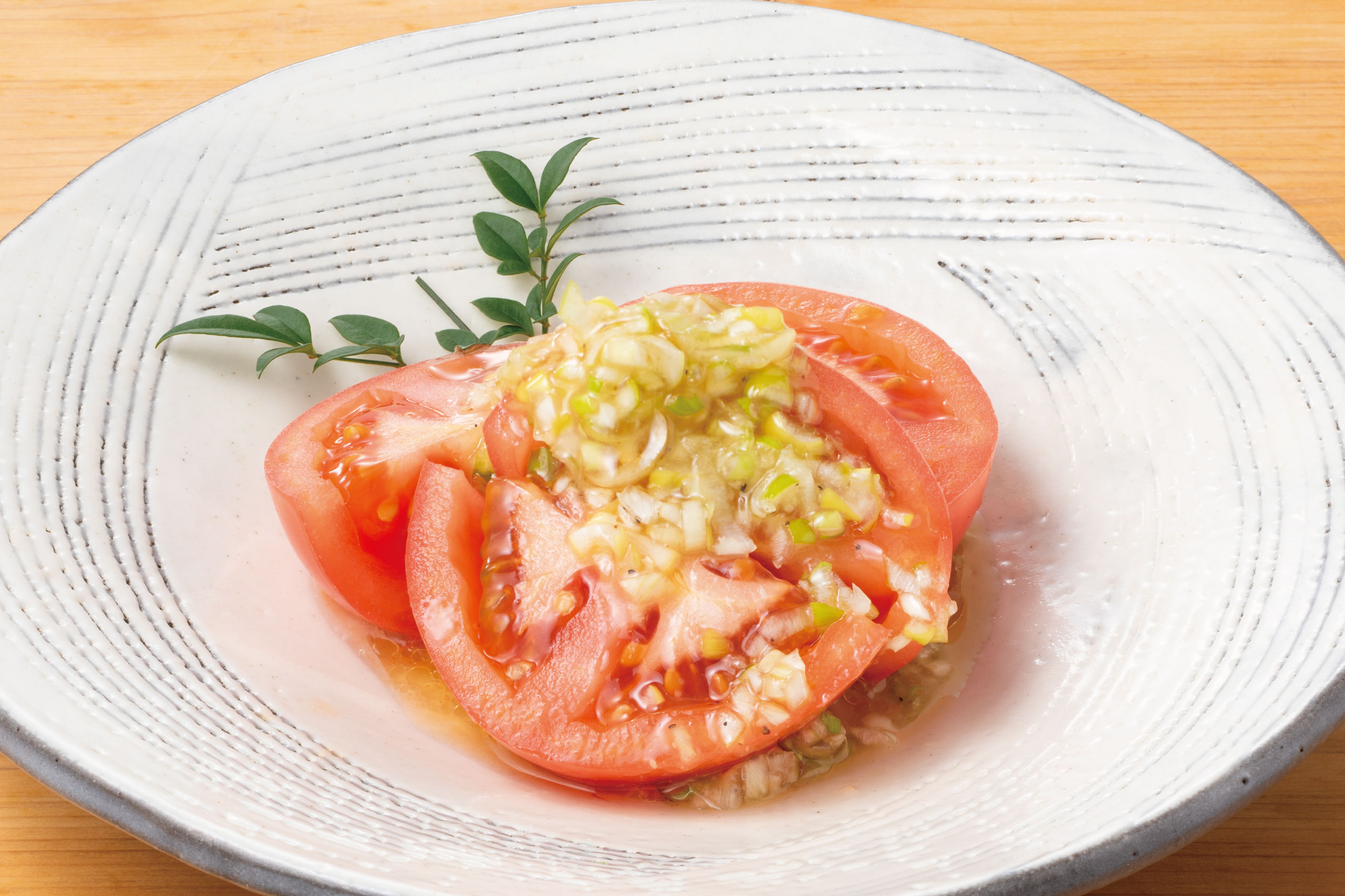 日本海庄やグランドメニュー　野菜料理　冷やしねぎ塩トマト　日本海庄や　(株)かんなん丸