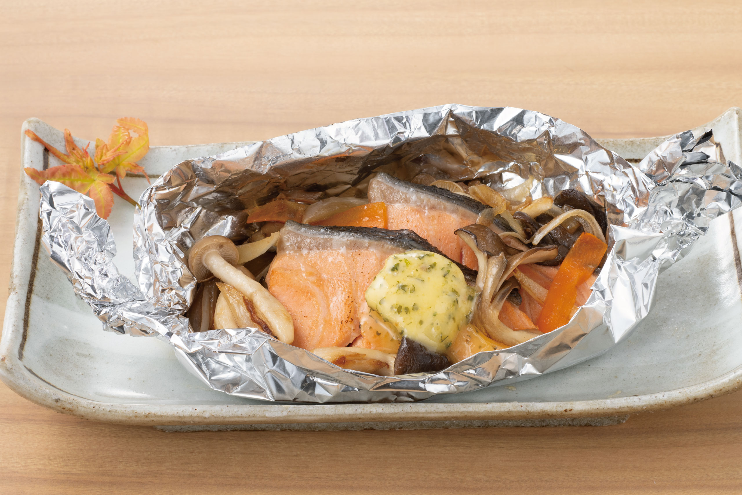 庄や旬メニュー　2025年10月　野菜　焼物　秋鮭と木の子のガーリックバター焼き　庄や　㈱かんなん丸