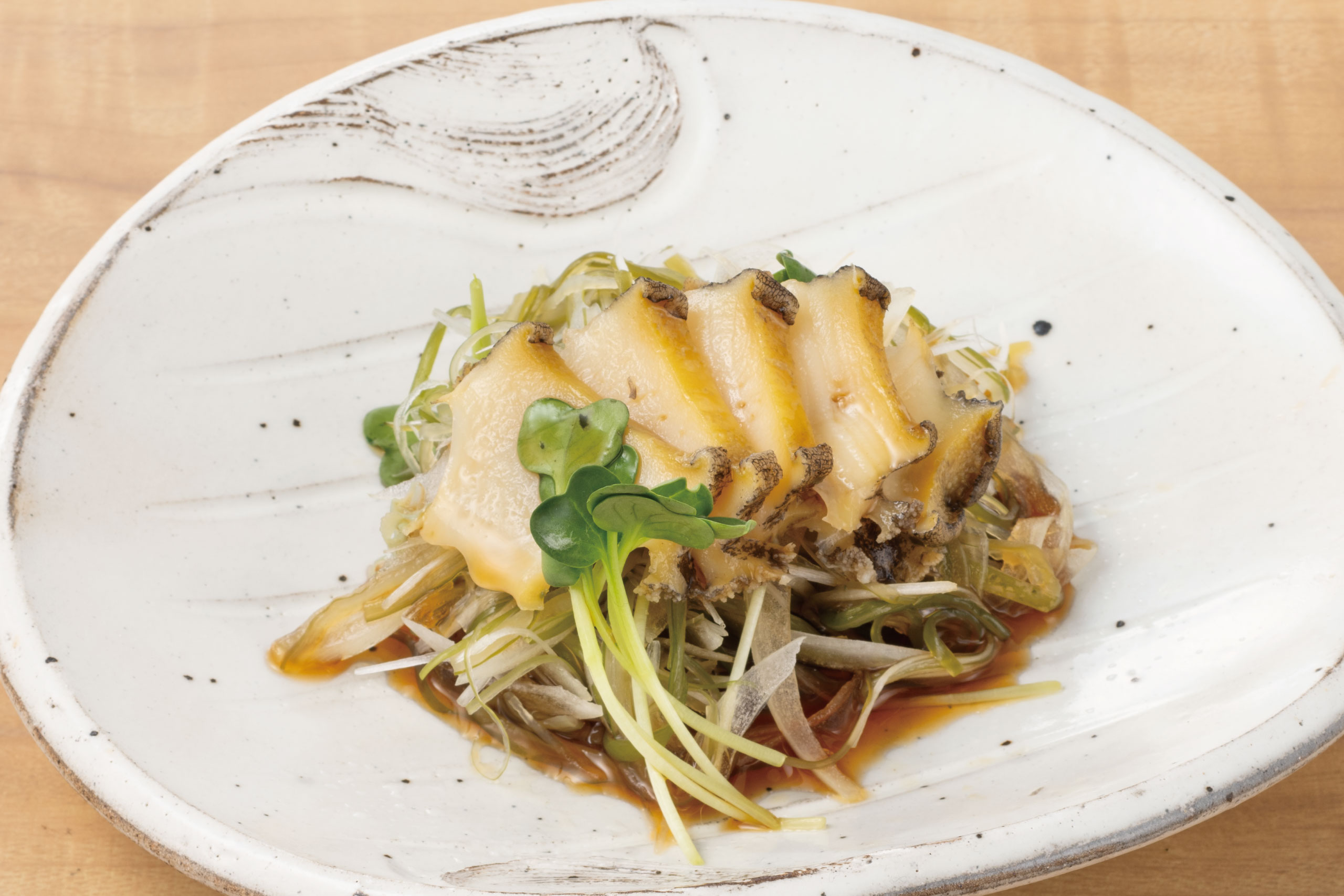 日本海庄や旬メニュー　2026年1月　海鮮　野菜　蒸し鮑と茎若芽の葱ぽん酢　日本海庄や　㈱かんなん丸