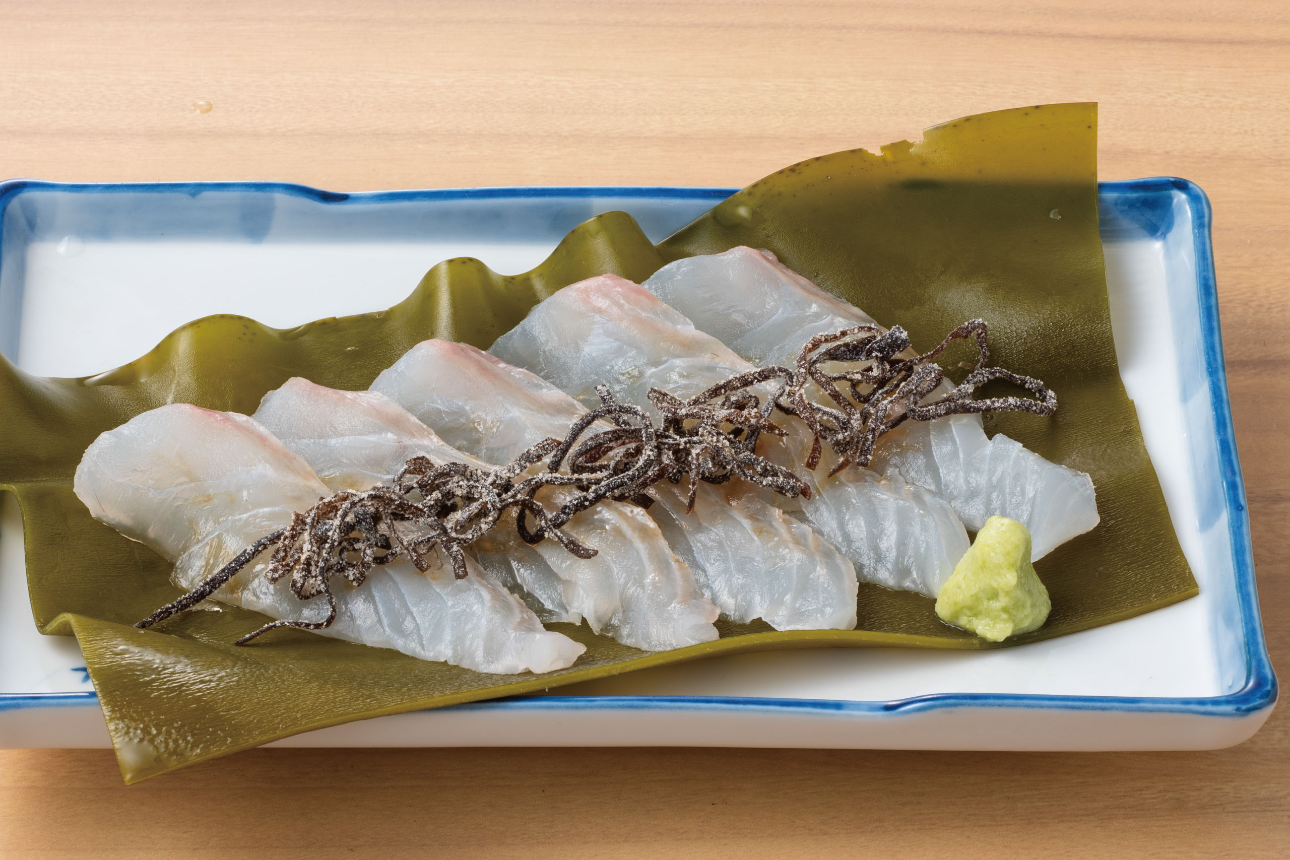 庄や旬メニュー　2026年2月　海鮮　刺身　平目の昆布〆　塩昆布添え　庄や　㈱かんなん丸