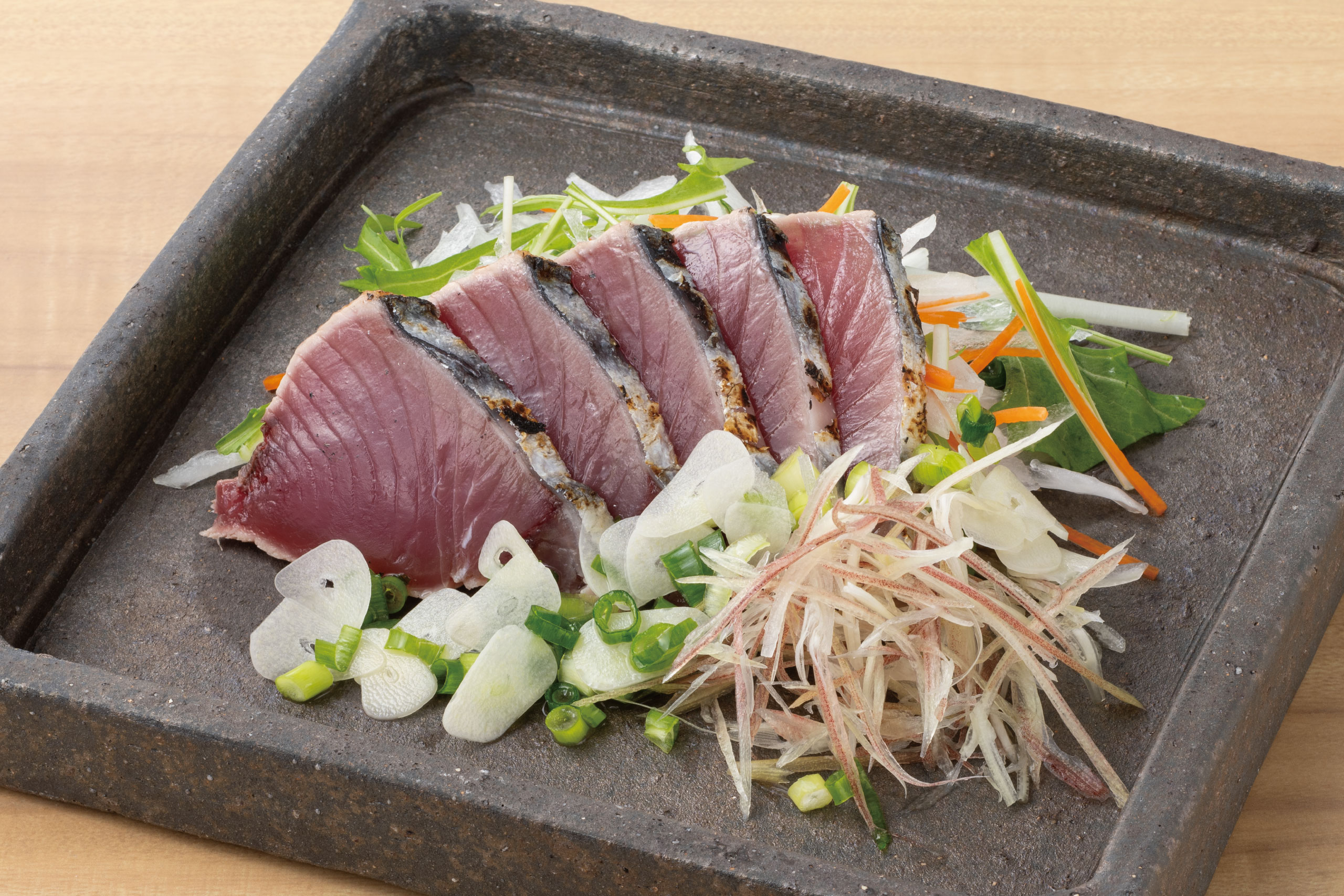 日本海庄や旬メニュー　2026年4月　海鮮　刺身　初鰹　塩叩き　日本海庄や　㈱かんなん丸