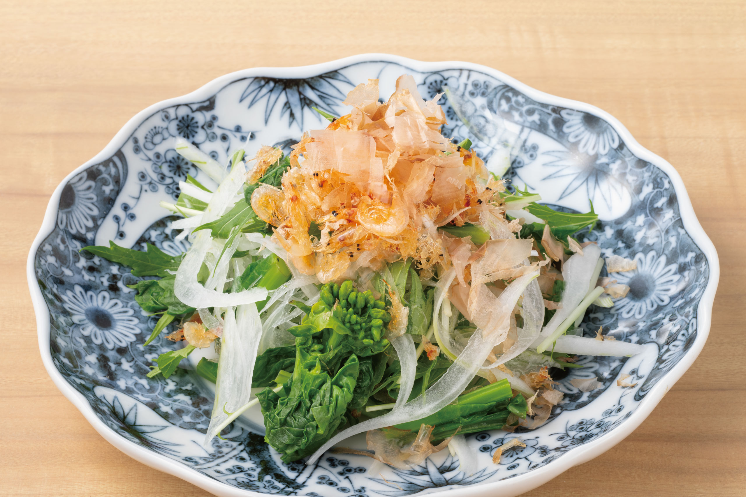 日本海庄や旬メニュー　2026年4月　野菜　サラダ　新玉ねぎと桜海老の春香るサラダ　日本海庄や　㈱かんなん丸